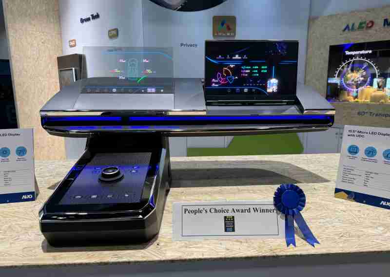 银河集团车用Micro LED Display HMI解决方案获”最佳车用显示奖”，，，，以用户为中心开发，，针对前座驾驶与乘客设计兼具娱乐与安全的高画质屏幕，，，包含车舱前座的Micro LED透明屏幕及全球首款内建镜头的智慧Micro LED显示器